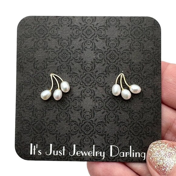 14K Yellow Gold Womens Earrings Pierced White Pearl Studs Best Gift Idea for Her - Picture 1 of 2